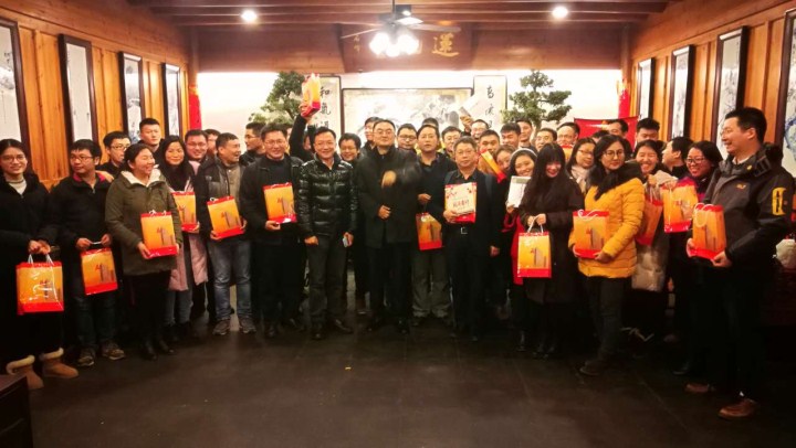 2-收到趙振元同志的慰問，欣喜寫在現(xiàn)場(chǎng)每一位工作人員的臉上.jpg