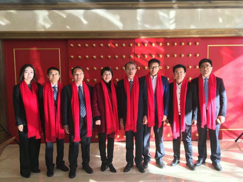 3-胡宏峻董事長(zhǎng)、薛源總經(jīng)理、王進(jìn)所長(zhǎng)、余才志副院長(zhǎng)、季超副院長(zhǎng)等在掛牌儀式上親切合影.jpg