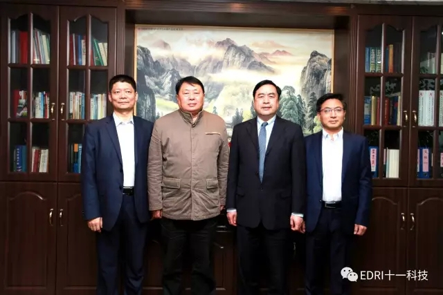9-趙振元與叢亞東、王鵬程、劉成江在辦公室親切合影.webp.jpg