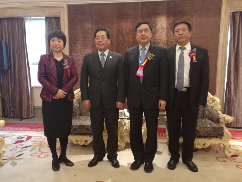 9-趙振元與袁三軍（右一）、孫淑芳（左一）、李中航（左二）親切合影.jpg