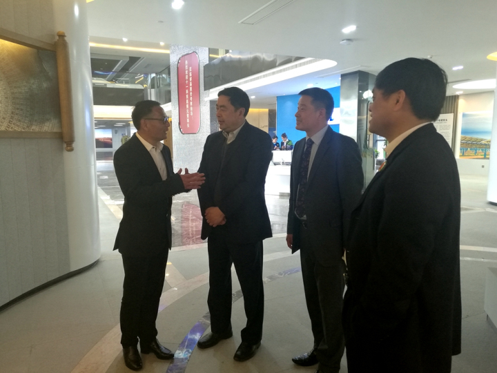 3-睿基董事局主席顧全軍向趙振元董事長等介紹?；鶜v史.jpg