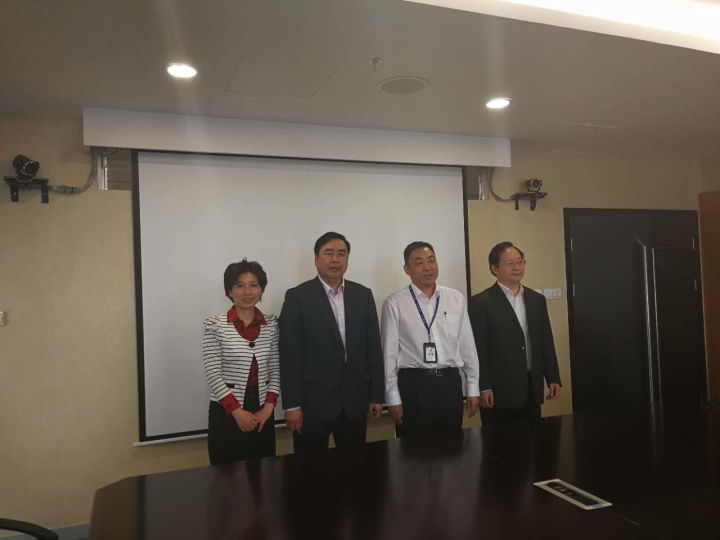 5-趙振元董事長、蔣玉梅副院長與祁寧春總經(jīng)理、吳世勇副總經(jīng)理親切合影.jpg